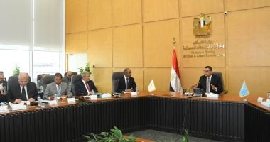 اجتماع موسع لوزير الإسكان لمتابعة مشروعات حياة كريمة بأسوان