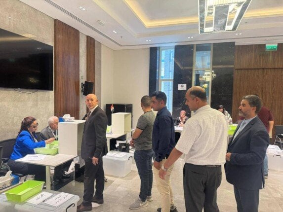 المصريون بلبنان يستمرون في الإدلاء بأصواتهم بانتخابات مجلس الشيوخ