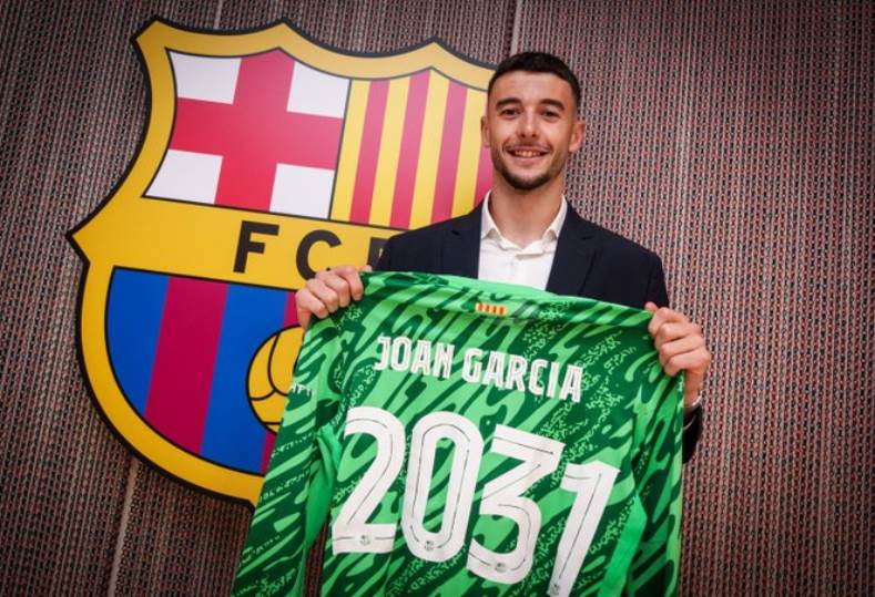 برشلونة وجوان جارسيا ينتظران قرار الليجا بشأن تسجيل الصفقات الجديدة قريبا