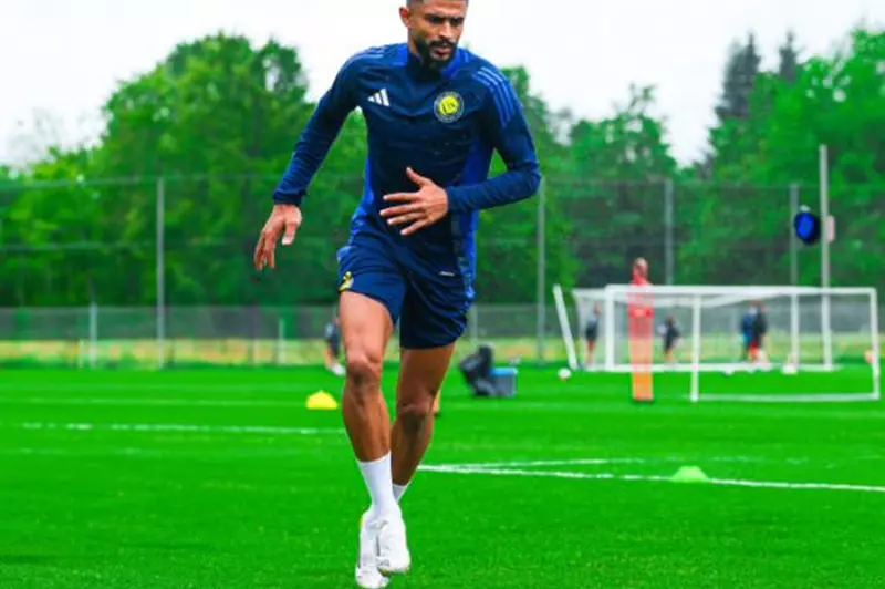 بعد تعثر صفقة البليهي.. اتحاد جدة يركز جهوده على ضم مدافع النصر