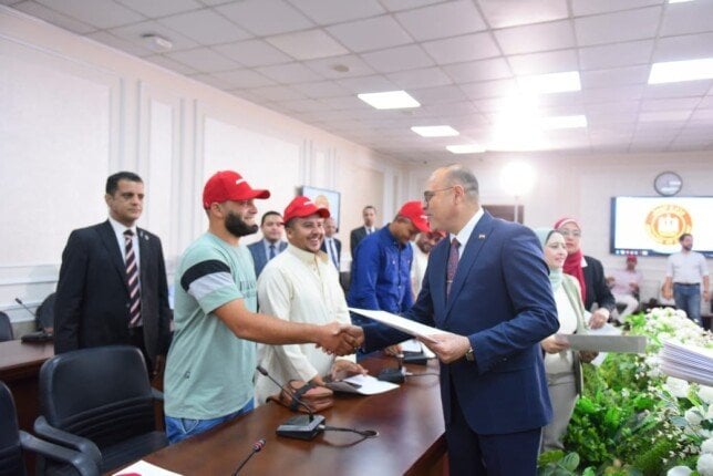 تسليم عقود جديدة لكوادر مصرية في شركة مقاولات بالبوسنة والهرسك