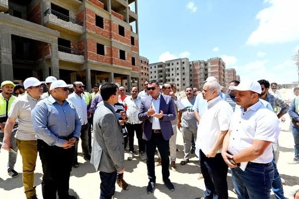 تفقد وزير الإسكان وحدات مبادرة «سكن لكل المصريين» في برج العرب الجديدة