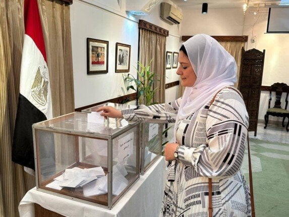 توافد الناخبين في الهند وباكستان وبنجلاديش على لجان التصويت بانتخابات الشيوخ 2025