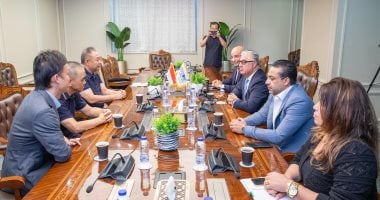 توقيع عقد إنشاء مصنع جديد لصناعة المنسوجات بالقنطرة غرب
