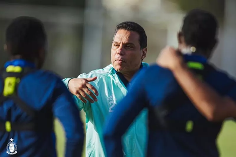 حسام البدري: لقب الدوري الليبي لم يُحسم.. وسعيد من أجل جماهير أهلي طرابلس
