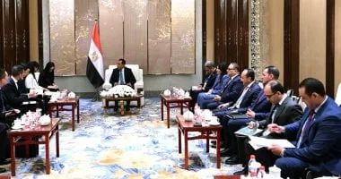 رئيس الوزراء يبحث تطوير تحلية مياه البحر مع رئيسة شركة جيانغسو فينغهاى المحدودة