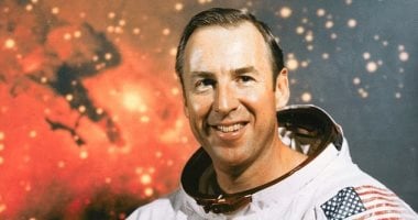 رحيل جيم لوفيل رائد مهمة أبولو 13 عن عمر يناهز 97 عامًا