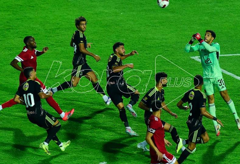 ريبيرو يعبّر عن انفعاله تجاه أفشة إثر خطأ في التمرير خلال الشوط الأول