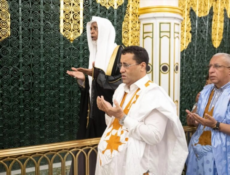 زيارة مفاجئة لرئيس الوزراء الموريتاني للمسجد النبوي