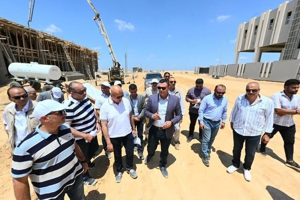 زيارة وزير الإسكان لمشروع مرافق الأراضي الصناعية في برج العرب الجديدة