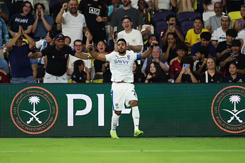 سالم الدوسري يشارك في تدريبات الهلال