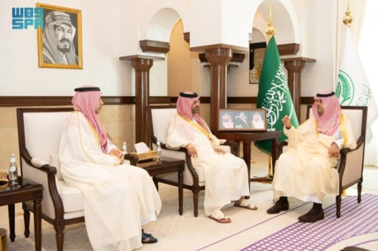 سعود بن مشعل يلتقي رئيس جامعة جدة