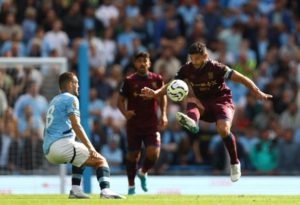 سمو اللاعب سام مرسي يقود فريق الكويت في معسكر التشيك تحضيرًا للموسم القادم