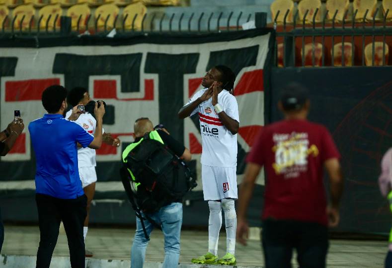 شيكو بانزا يحصل على جائزة أفضل لاعب في مواجهة الزمالك وفاركو