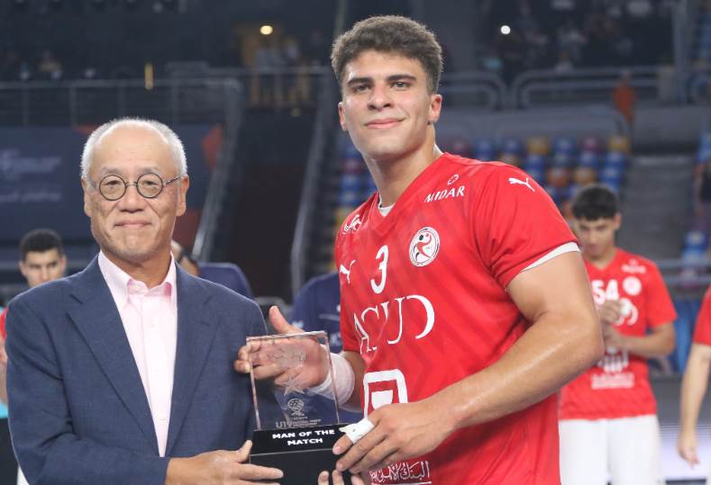 عادل أحمد يتألق كأفضل لاعب في مباراة مصر واليابان ببطولة العالم لناشئي اليد