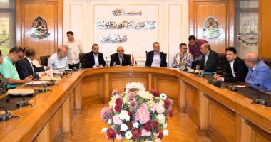 غرفة تجارة القاهرة تناقش استعدادات معرض "أهلًا مدارس"