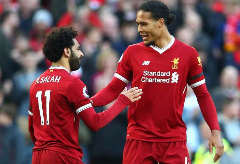 فان دايك يصف محمد صلاح بأنه قدوة للمسلمين وأسطورة في عالم كرة القدم