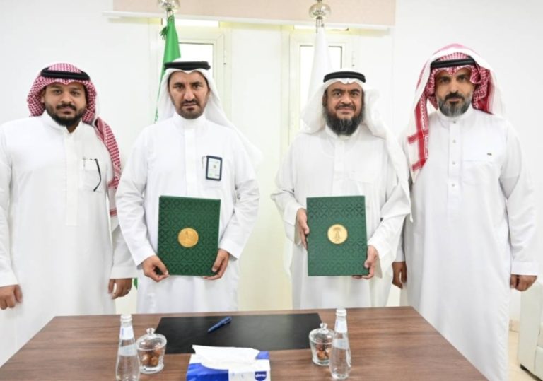 فرع البيئة بالباحة يوقع عقدًا لتأجير مساحة لفعالية بيئية مؤقتة