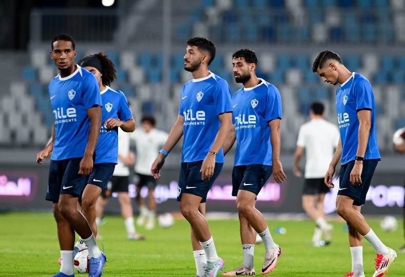 فيريرا يشجع لاعبي الزمالك قبل المران التحضيري لمواجهة المقاولون العرب