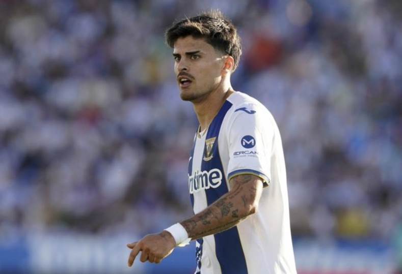 لاعب في الليجا يطلب إجازة أبوة بسبب أزمة مع ناديه للمرة الأولى