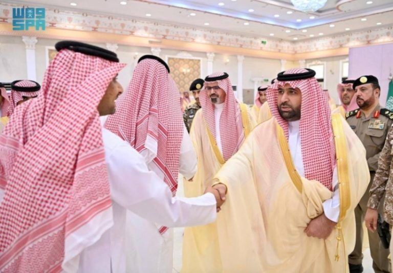 لقاء أمير جازان ونائبه مع مشايخ وأهالي صامطة لبحث احتياجات التنمية
