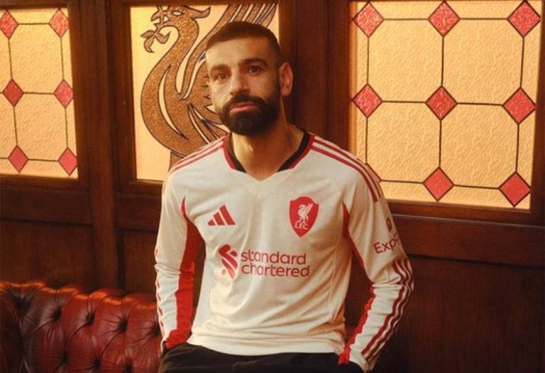 ليفربول يحتفل بإطلاق قميصه الجديد لموسم 2025-2026 بمشاركة النجم محمد صلاح