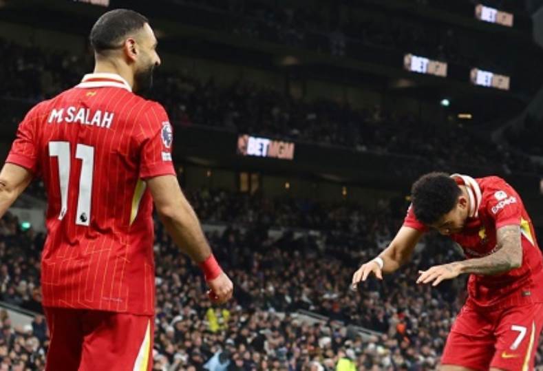 محمد صلاح يتألق كأساسي في تشكيلة ليفربول أمام كريستال بالاس