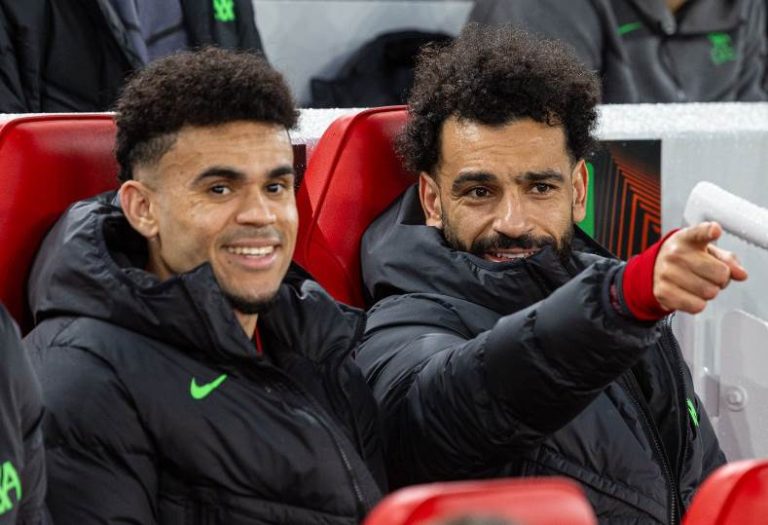 محمد صلاح يشيد بلويز دياز برسالة إنسانية بعد انتقاله إلى بايرن ميونخ
