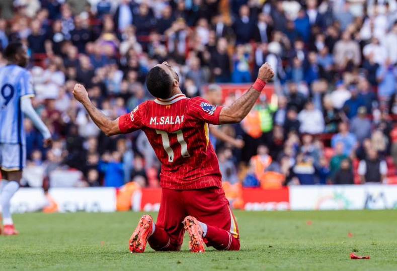 محمد صلاح يعبر عن حزنه لوفاة نجم فلسطين ويطلب تفاصيل الحادث المؤلم