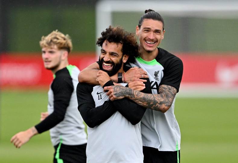 محمد صلاح يوجه رسالة مؤثرة لداروين نونيز بعد انتقاله للهلال السعودي