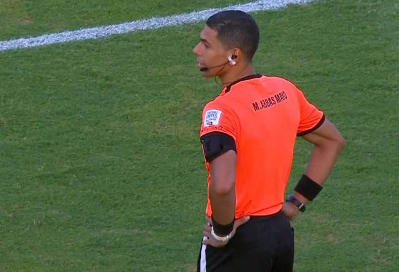 محمد عباس يقود تحكيم مباراة الزمالك والمقاولون العرب في دوري نايل