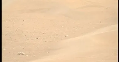 مركبة بيرسيفيرانس تكتشف بقع ضخمة محفورة بفعل الرياح على المريخ