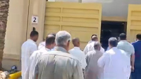 مصريو الكويت يتوافدون على مراكز التصويت لانتخابات الشيوخ «فيديو»