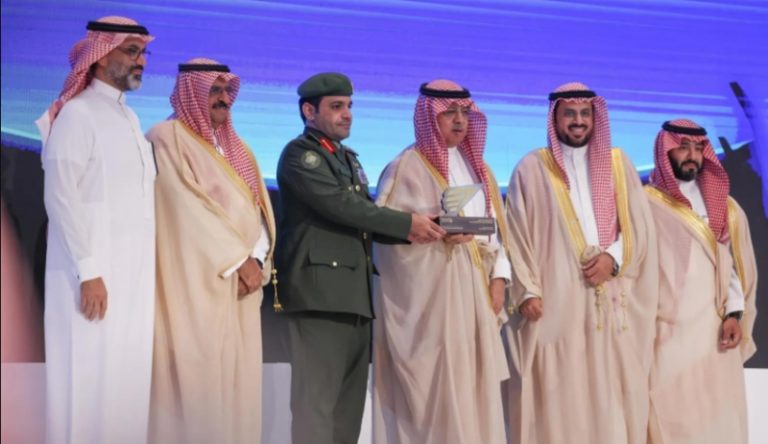 مطار الملك خالد بالرياض يحصد جائزة أفضل منطقة جوازات