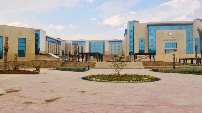 معرفة الجامعات الأهلية المعتمدة 2025 والرسوم السنوية لكليات القمة