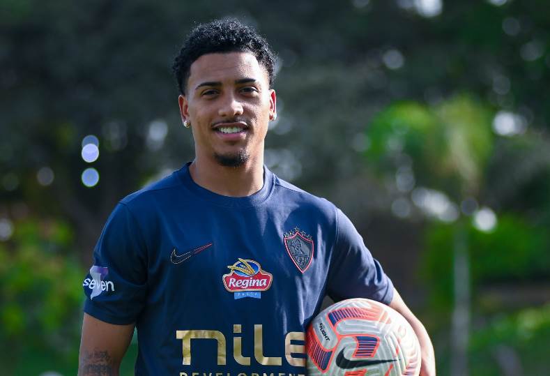ممر شرفي مميز للاعب خوان ألفينا خلال تدريبات فريق الزمالك