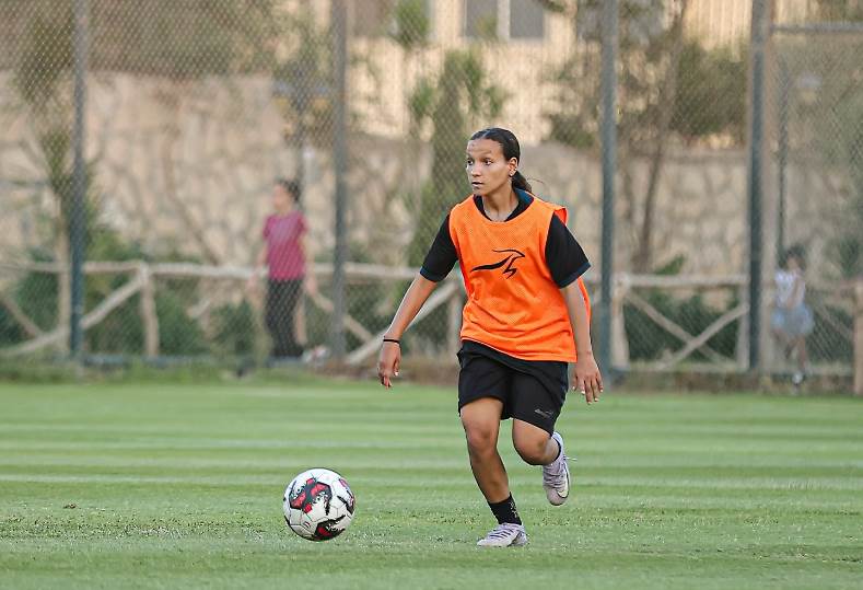 منة عزت