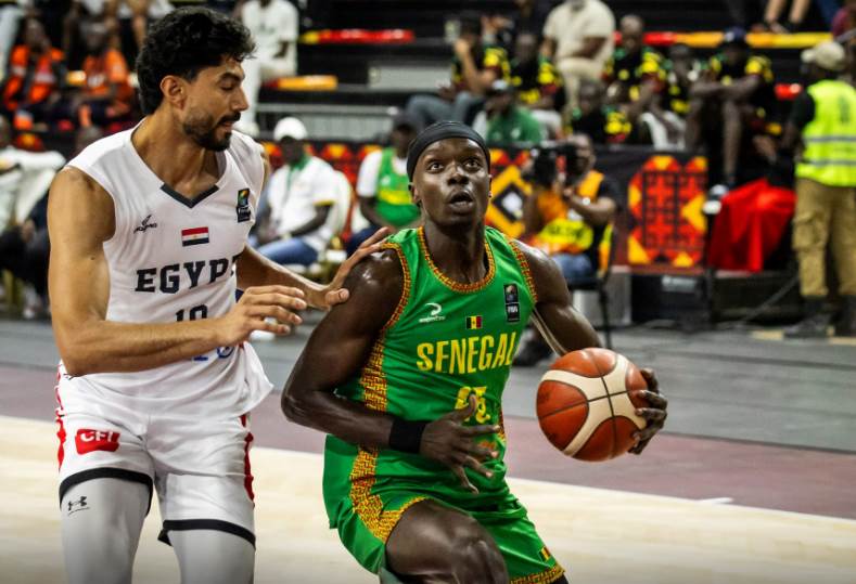 منتخب مصر يحقق انتصاراً مهماً على السنغال ويتصدر المجموعة الرابعة في الأفروباسكت