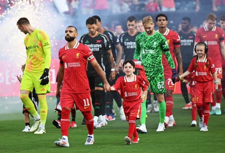 مواجهة مثيرة بين ليفربول وأرسنال في الدوري الإنجليزي عبر البث المباشر