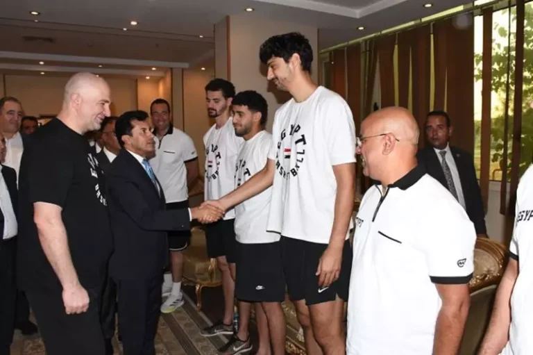 وزير الرياضة يلتقي منتخب مصر لكرة السلة لدعمهم قبل بطولة الأفروباسكت