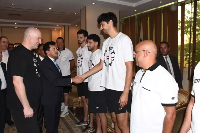 وزير الرياضة يلتقي منتخب مصر للسلة قبل المشاركة في الأفروباسكت