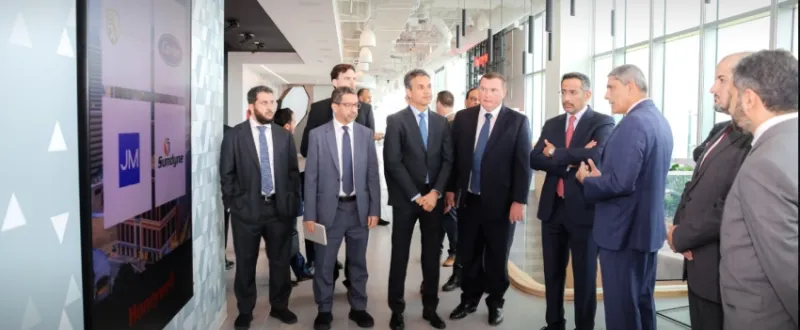 وزير الصناعة يبحث سبل تطوير المدن الذكية بالتعاون مع شركة "Honeywell" الأمريكية