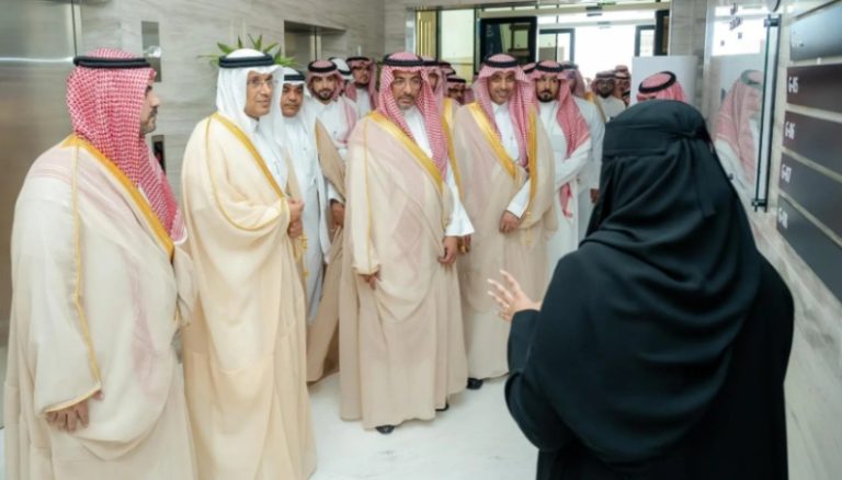 وزير الصناعة يتفقد المشروعات الجديدة بالمدينتين الصناعيتين في الدمام لتعزيز التنمية الاقتصادية
