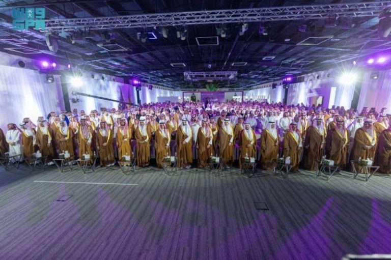 وزير الصناعة يحتفل بإطلاق النسخة الرابعة لبرنامج ألف ميل ويكرم الفائزين في النسخة السابقة
