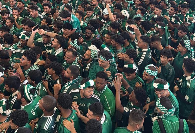 جماهير الأهلي السعودي تزين مدرجات ملعب الإنماء قبل مواجهة بيراميدز في كأس القارات
