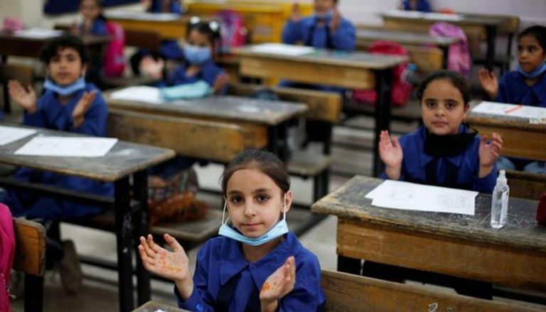 عودة الدراسة في المدارس المصرية بحضور مرتفع للطلاب والمعلمين
