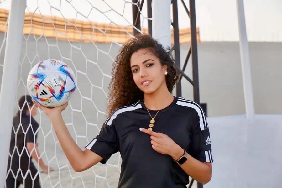 المصرية سارة عصام كتابة تاريخ كرة القدم النسائية