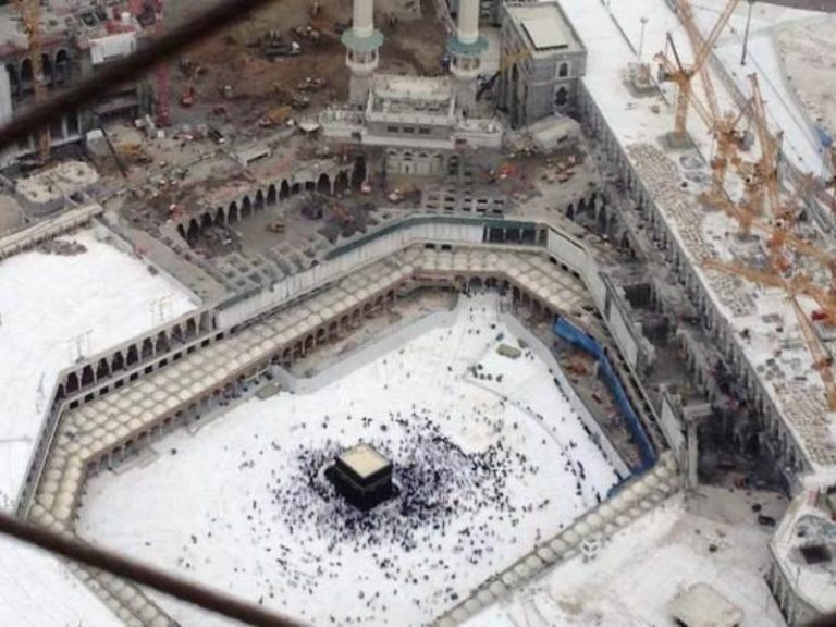 عبدالله المسند يتأمل في محور كوني بين الكعبة المشرفة والبيت المعمور
