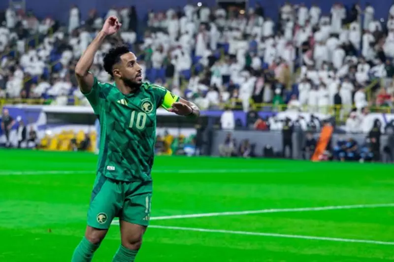 الرياضية: الإصابة تهدد مشاركة الدوسري مع المنتخب السعودي
