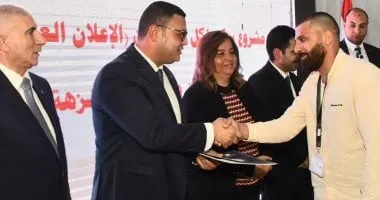 تسليم عقود وحدات "سكن لكل المصريين" من وزير الإسكان